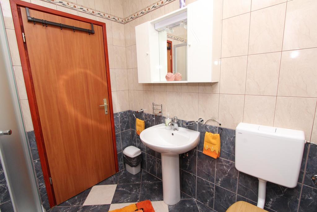 Rooms And Apartment Sanja Rovigno Esterno foto
